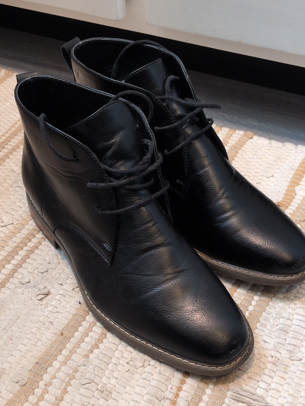 Van Heusen Men's US 11 Black Leather Lace-Up Chukka Boots